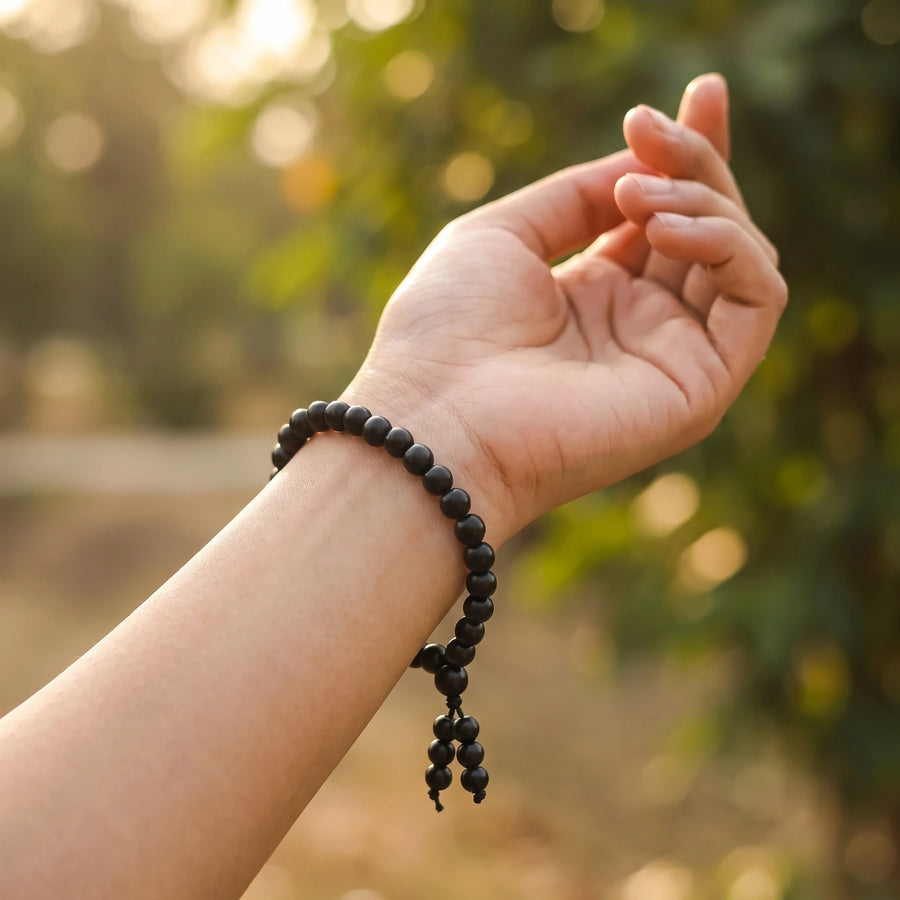 Original Karungali Bracelet – Natural Black Ebony Wood Beads with Guru Bead & Tassel for Spiritual Protection & Positive Energy (Unisex)